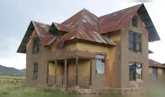 ¿Cuál es la historia detrás de la supuesta casa embrujada ubicada en la carretera Puno-Arequipa?