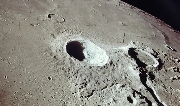 Científicos chinos encuentran en la Luna una reserva de agua de 270.000 millones de toneladas