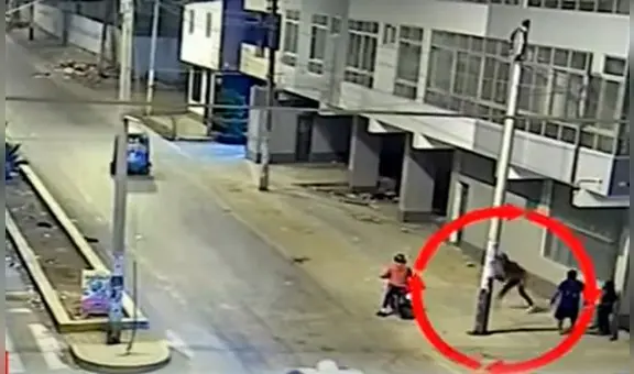 VES: hombre empujó a delincuente para evitar que asalten a su pareja y ladrón huyó