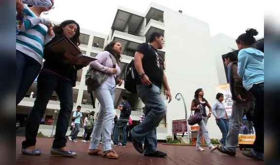 Congreso aprueba bachillerato automático permanente para universidades