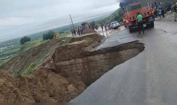 Precipitaciones torrenciales inundan viviendas y aíslan distritos en Piura