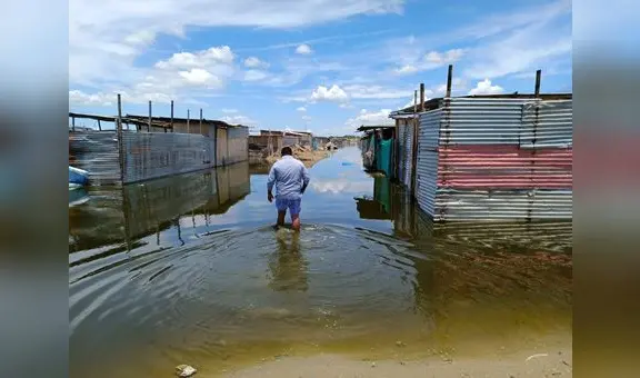 Familias de Piura viven en medio de lagunas tras fuertes lluvias