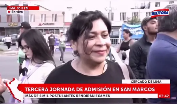 Mujer se quitó la blusa en la calle para que su hija dé el examen de admisión en San Marcos