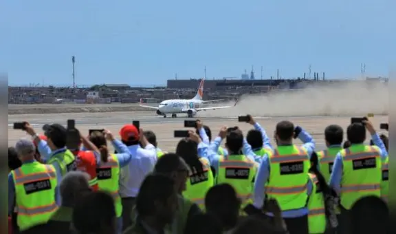 Aeropuerto Jorge Chávez opera sus dos primeros vuelos desde su nueva pista de aterrizaje