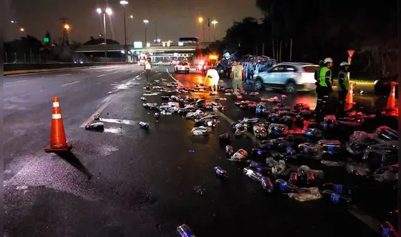Vía de Evitamiento: ciudadanos robaron envases de gaseosas tras volcadura de camión en El Agustino