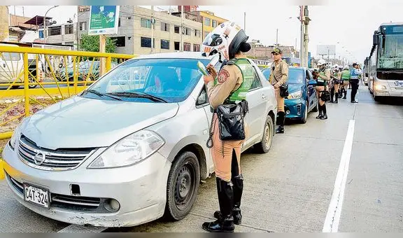 Ya han multado a casi 900 choferes por invadir carril del Metropolitano