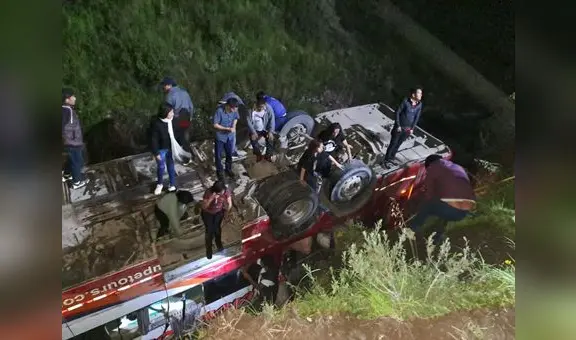 Carretera Central: 10 personas fallecieron tras caída al abismo de bus interprovincial