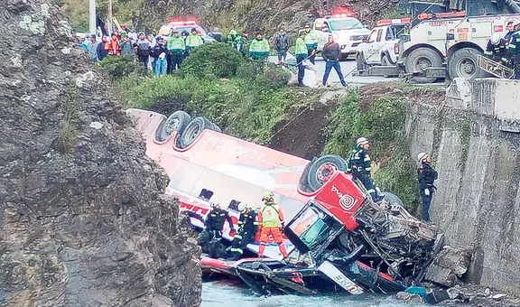 Diez fallecidos y más de 25 heridos deja despiste de bus interprovincial en Huarochirí