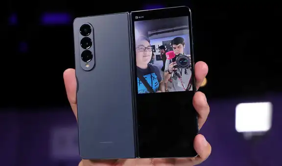 ¿Por qué los teléfonos plegables modernos tienen pantallas en la parte delantera y trasera?