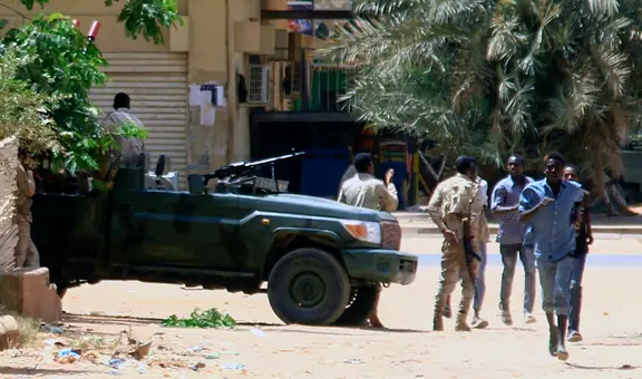 Combate entre Ejército de Sudán y fuerzas paramilitares deja al menos 3 muertos y decenas de heridos