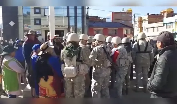 Puno: aimaras retiraron a soldados que pretendían izar la bandera en Desaguadero