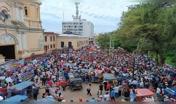 Piuranos paralizan la región por abandono del Ejecutivo