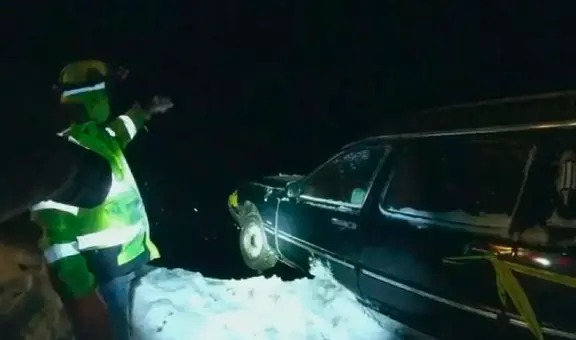 Cadáver salvó la vida al conductor de un coche fúnebre que quedó al borde del precipicio