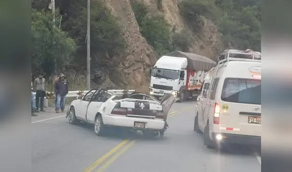 Caída de enorme roca sobre un auto en curso dejó 3 personas muertas en Apurímac