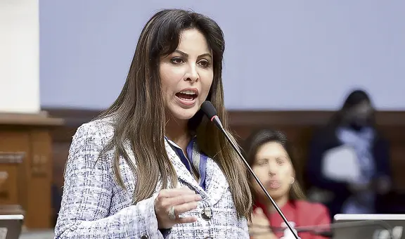 Patricia Chirinos dio empleo en el Congreso a sus aportantes