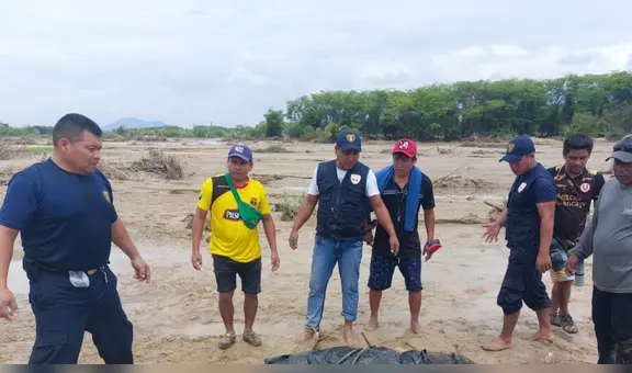 Quebrada Sol Sol en Piura arrastra 2 vehículos y deja un fallecido