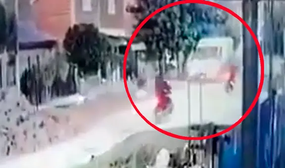 Momento en que ladrones en moto asaltan una ambulancia que llevaba a una niña con leucemia