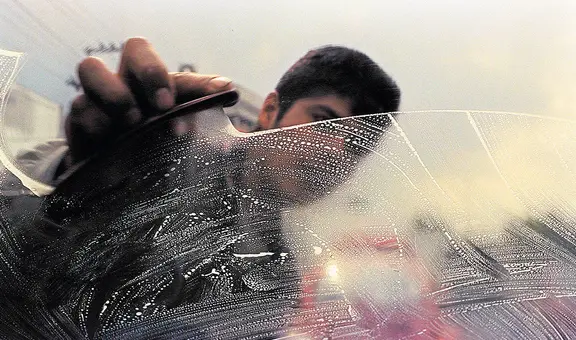 “No todos tenemos la culpa”: el drama de los limpiaparabrisas