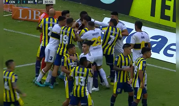 Advíncula se salvó de la expulsión luego de lanzar puñete a rival para defender a 'Chiquito' Romero