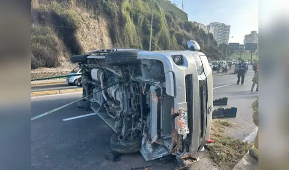 Barranco: movilidad escolar se volcó en el circuito de playas y dejó heridos con lesiones leves