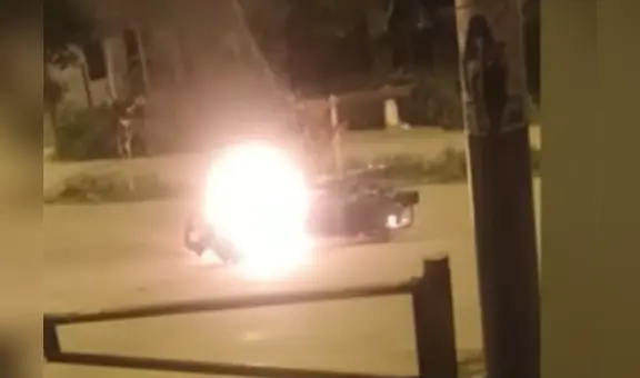 SJL: vecinos queman moto de delincuente que intentó robar por segunda vez