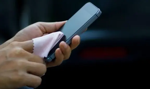 ¿Cómo limpiar la pantalla de mi teléfono sin dañarlo?