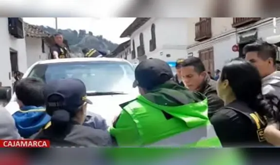 Ronderos se enfrentan a policías para aplicar justicia popular contra ladrones de moto en Cajamarca