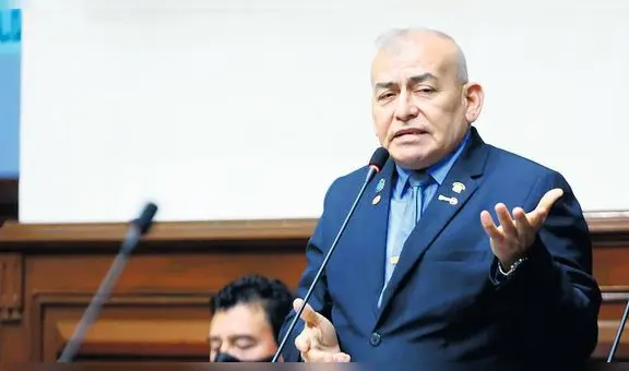 José Arriola, otro congresista que recorta sueldo a trabajador