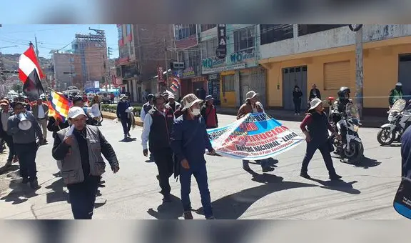 Gremios marchan contra el Congreso y el Gobierno de Dina Boluarte en el Día del Trabajo en Puno