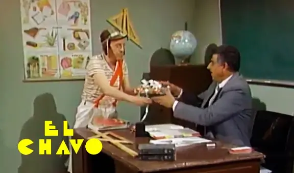 "El Chavo del 8": el día que 'El Chavo' le dio un regalo al profesor Jirafales y emocionó a fans