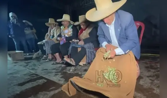 Chacchadores de coca concursan para ver quién arma el mejor bolo en La Libertad