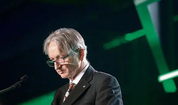 Estados Unidos: Geoffrey Hinton, “padrino” de la IA, advierte peligros de esta tecnología