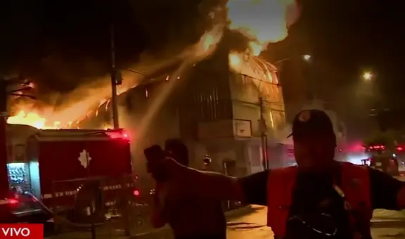 San Martín de Porres: incendio deja calcinada una galería y depósito