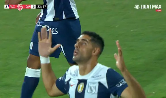 Pablo Sabbag anota el 2-0 de Alianza Lima con un cabezazo tras mala salida de Manuel Heredia