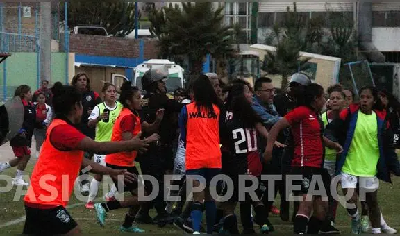 Jugadoras de Melgar y Municipal protagonizan pelea tras terminar su partido en Arequipa