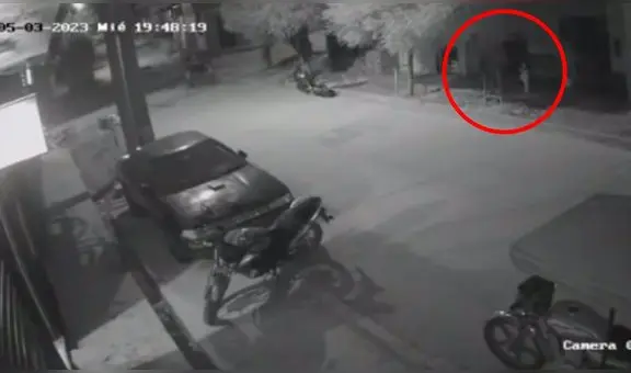 “Esto es demasiado”: delincuente roba celular a niña delante de sus padres en Amazonas