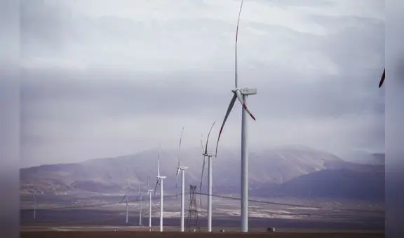 Congreso bloquea ley que bajaba los precios de la luz con energías eólica y solar