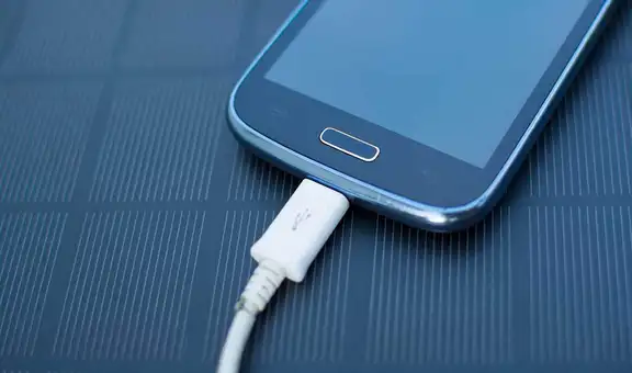 ¿Qué pasa cuando cargas tu teléfono con un cargador de otra marca?