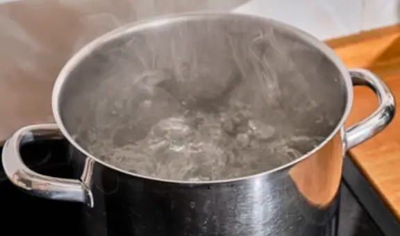 Suegra quemó a su yerno con agua hirviendo porque la ‘visitaba’ siempre a la hora de almorzar