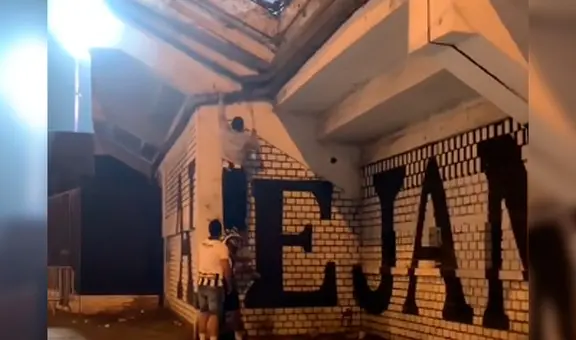 ¡Spider-Man blanquiazul! Aliancista trepa muro tras quedarse afuera de Matute