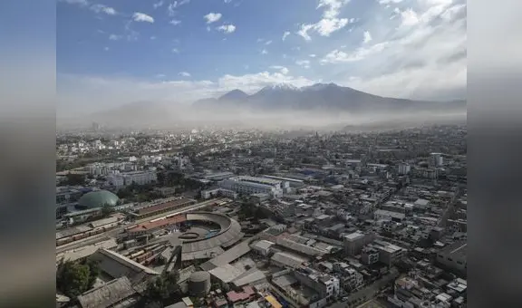 Vientos golpean a Arequipa y lluvias inusuales afectan a Puno