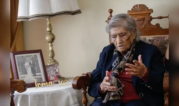 Madre centenaria del cañón de Cotahuasi e hincha de la U