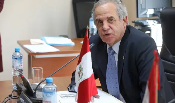 Roberto Chiabra: "Ella (Boluarte), a dúo con Otárola, está buscando eludir su responsabilidad política"