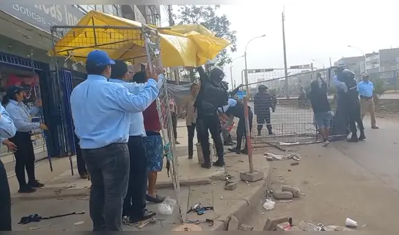 Municipalidad de Comas desaloja a comerciantes informales de la avenida Universitaria