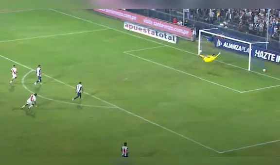 Espectacular golazo de Olivares al ángulo tras terrible error de Zambrano y Alianza inició perdiendo 1-0