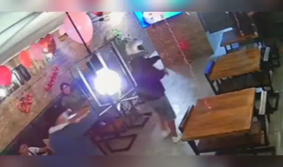 Chorrillos: delincuentes armados roban sanguchería en 40 segundos