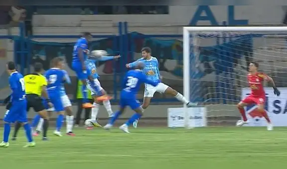 ¿Era penal para Binacional? Díaz tocó el balón con el brazo en área de Sporting Cristal