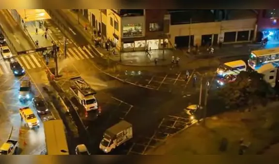 Cercado de Lima: reportan gran aniego cerca de la estación Ramón Castilla del Metropolitano