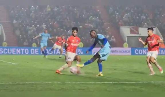 Advíncula la sigue rompiendo: sensacional asistencia de huacha para el agónico triunfo de Boca