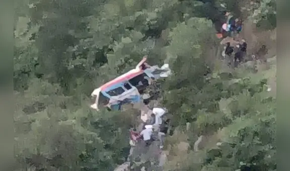 La Libertad: 5 muertos y 2 niños desaparecidos dejó caída de combi a abismo